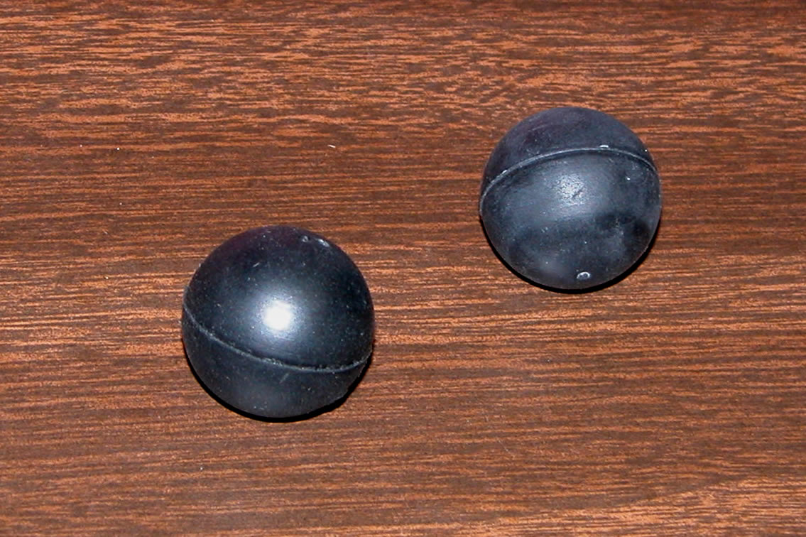 Bouncing black spheres